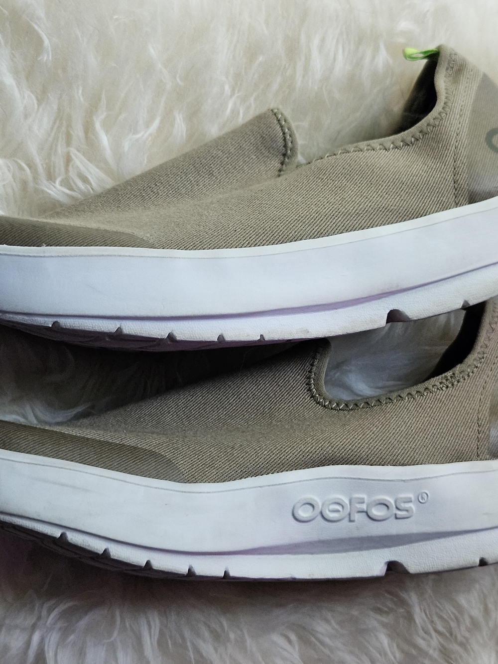 OOFOS OOmg eeZee Low Slip-On Recovery Shoes Taupe / White – Size - Picture 11 of 12
